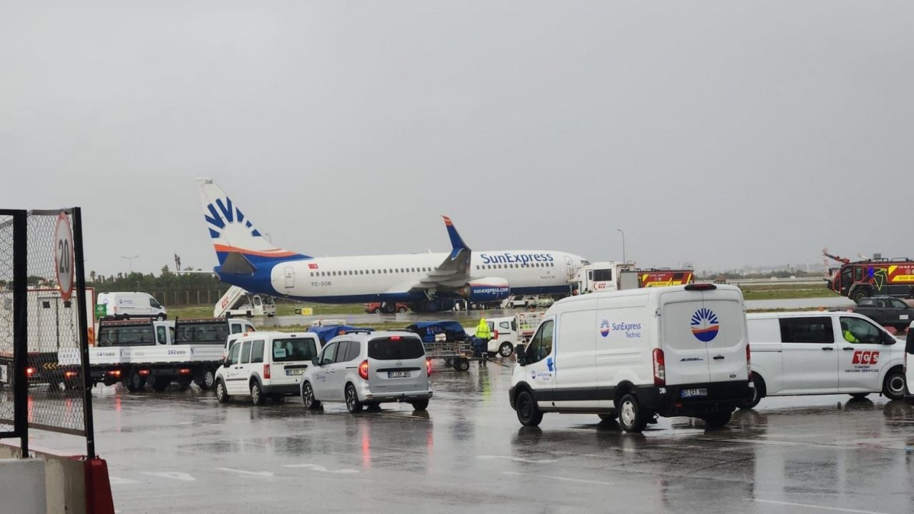 Gaziantep Uçağında Can Pazarı! Pistte Teker Koptu, Kanat Parçalandı