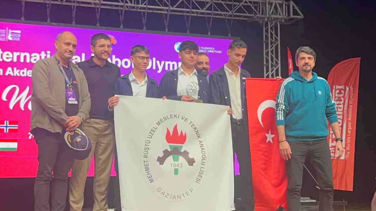 Gaziantep’in Genç Dehaları Mersin’i Salladı: Robot Olimpiyatlarında Bölge Şampiyonluğu Geldi!