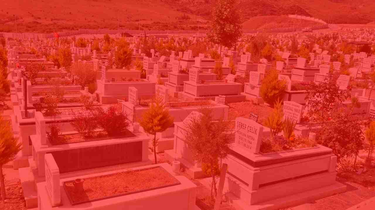 Gaziantep'te Sağanak Yağmur Mezarlığın Duvarını Yıktı!