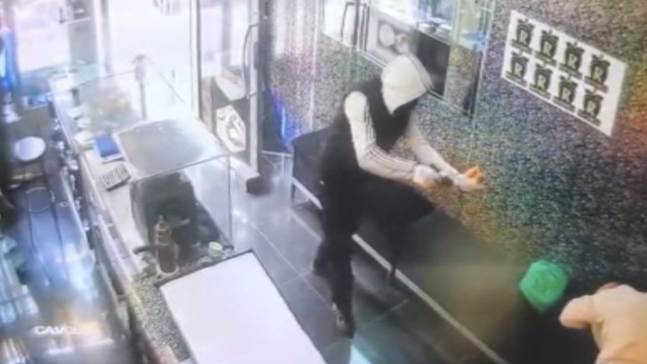 Gaziantep’te Silahlı Kuyumcu Soygunu Kamerada! Kim Bu 18 Yaş Altı Çocuklar?