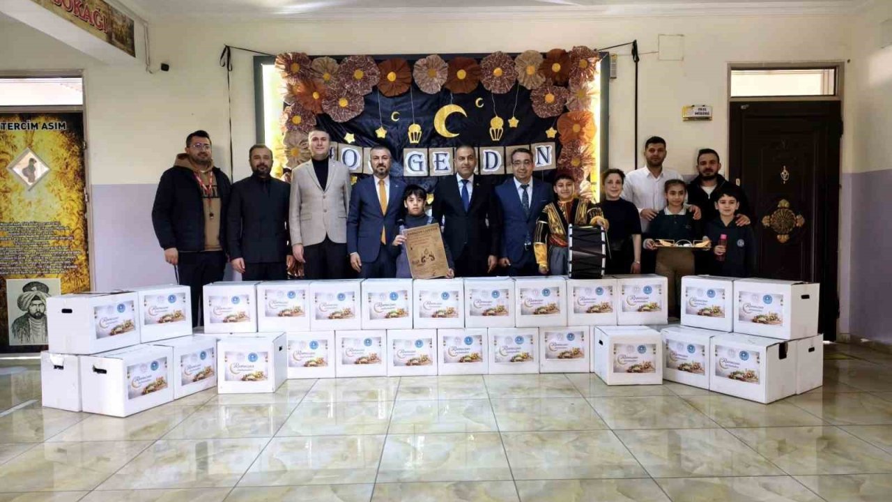 Gaziantep’te öğrenciler Ramazan ayı için yardım kolileri hazırladı