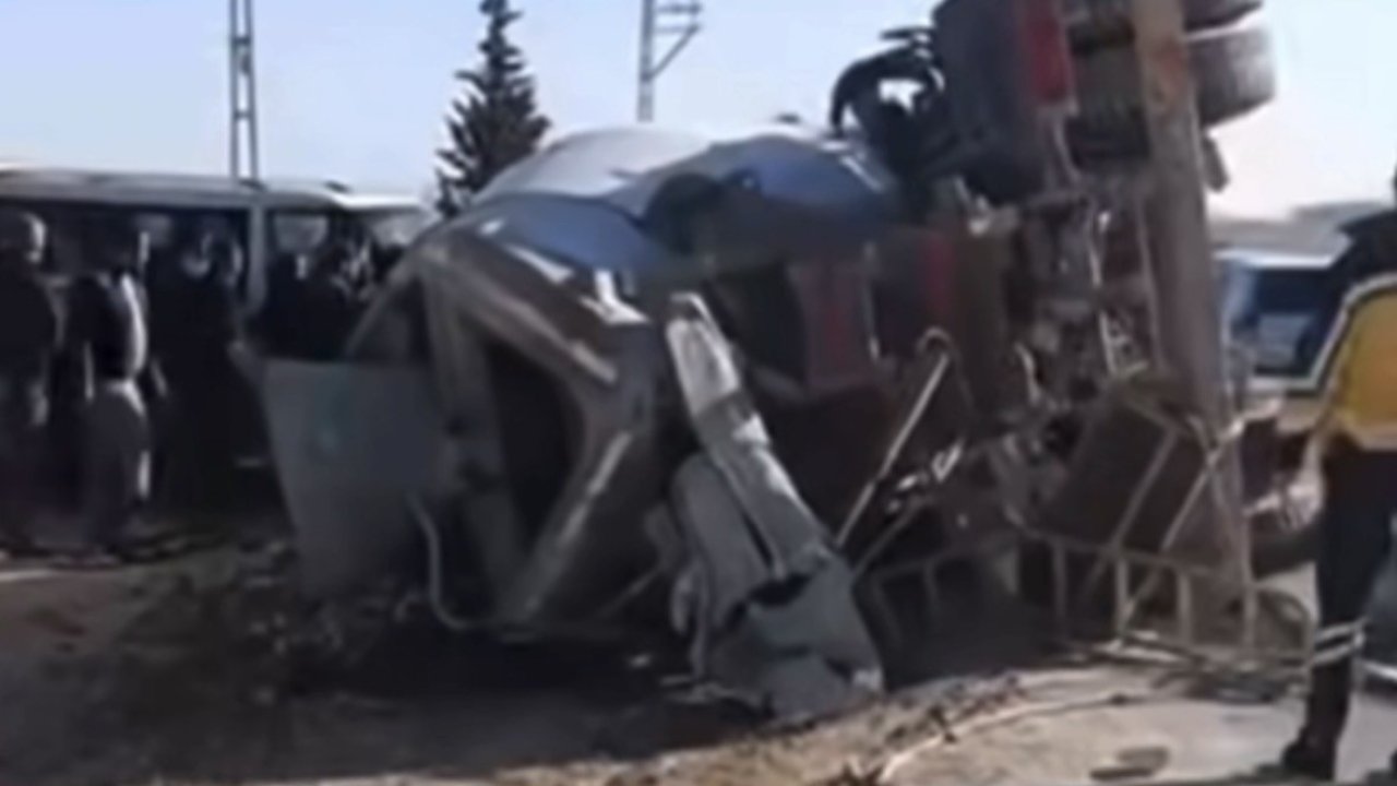 Gaziantep'te devrilen beton mikserinin sürücüsü hayatını kaybetti
