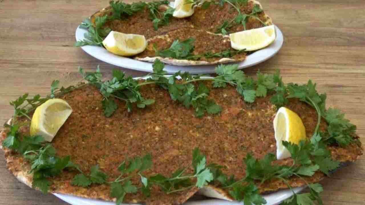 Antep Lahmacunu'nun Sırrı: 'Sarımsak ve Zırhla Çekilen Et'
