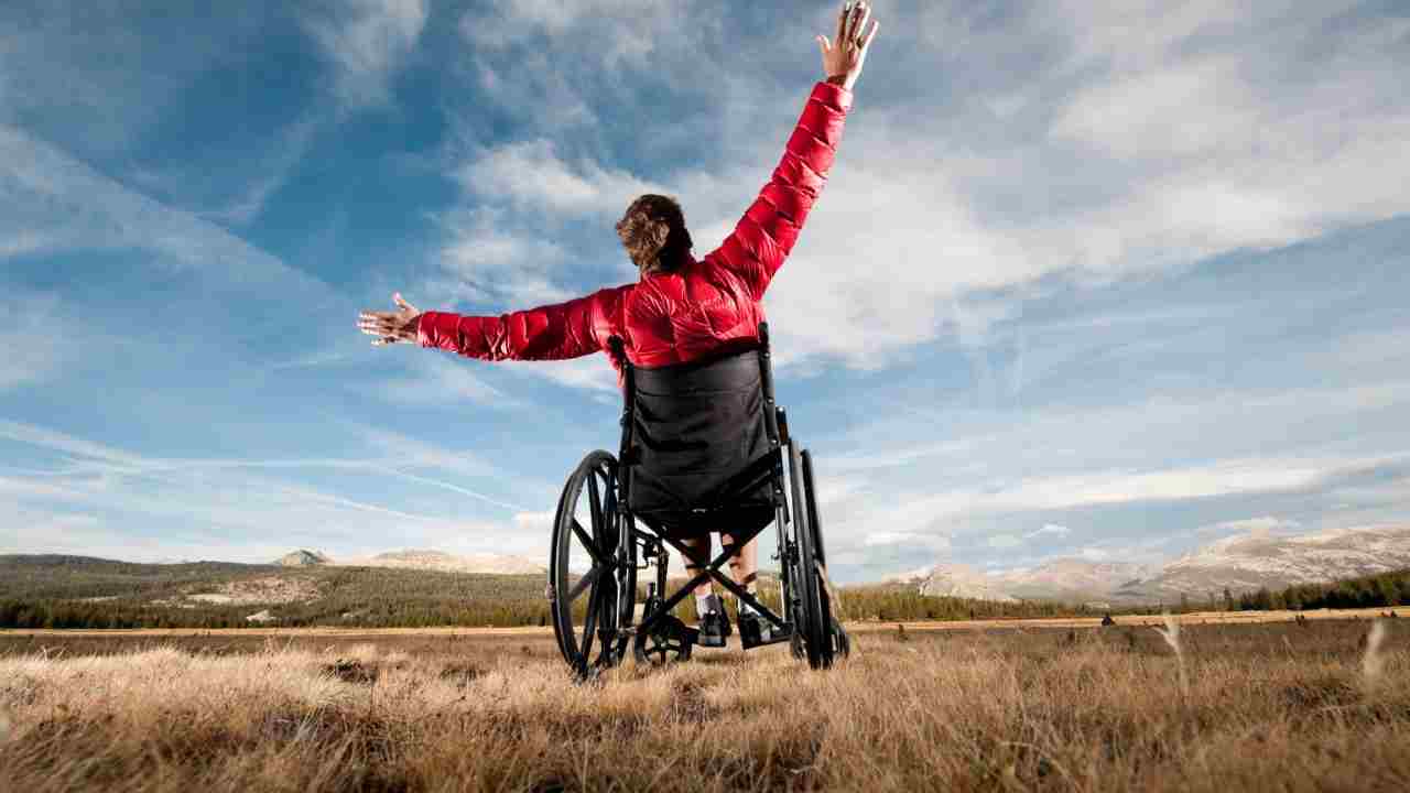 Banyo tuvalet sandalyesi ve akülü sandalyeler