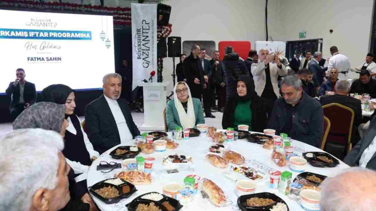 Şahin, Karkamış’ta vatandaşlarla iftarda buluştu