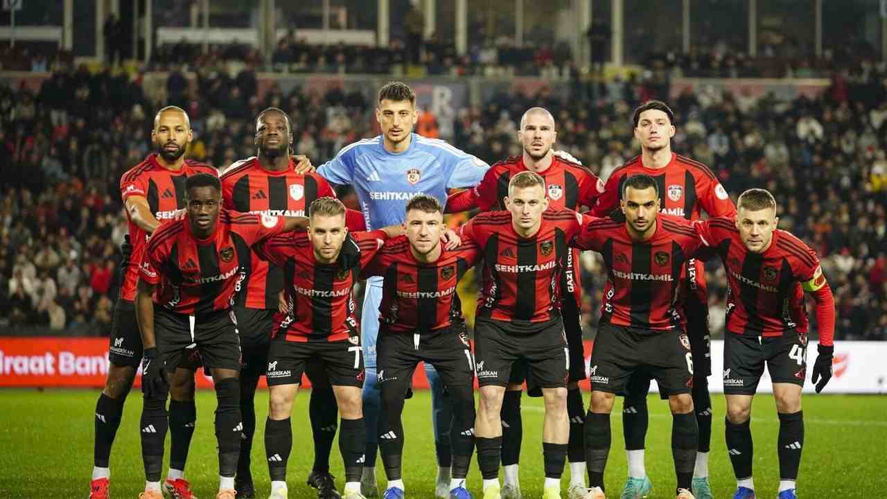 Gaziantep FK’da Burak Yılmaz Tartışması: Fenerbahçe Maçı Sonrası Tepkiler Büyüyor