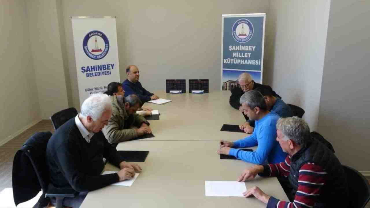 Görme engeliler Braille alfabesi öğreniyor