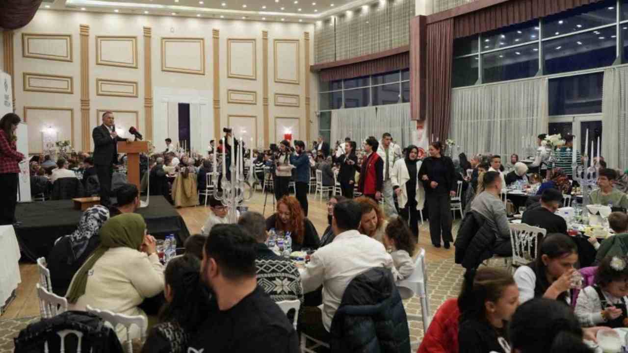 Gaziantep’te koruyucu aileler ve çocukları iftarda buluştu