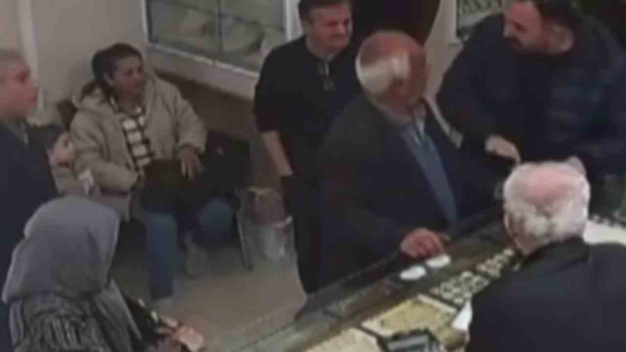 Gaziantep’te Film Gibi Olay: Kuyumcu 750 Bin Liralık Dolandırıcılığı Fark Etti