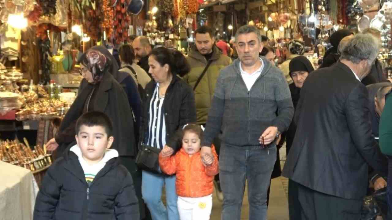 Gaziantep’te Bayram Telaşı: Şeker, Lokum ve Fıstık Kapış Kapış
