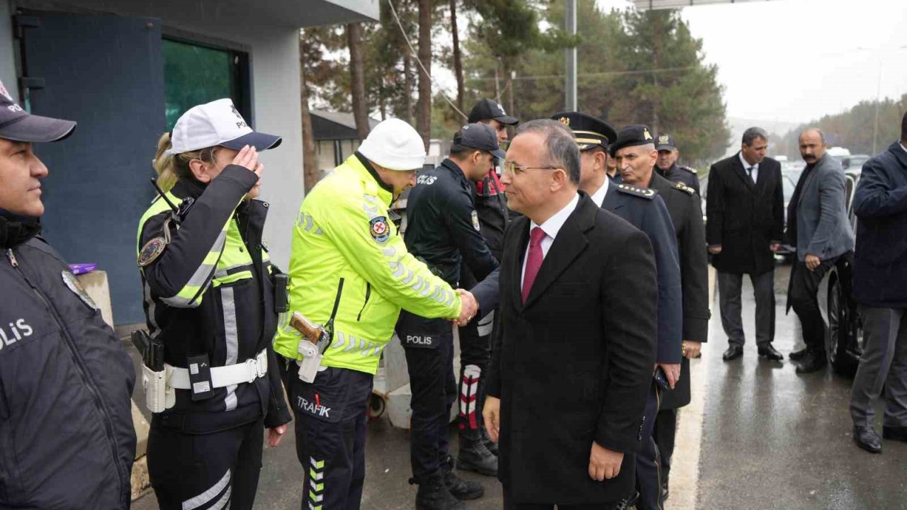Vali Çeber Uyardı: 'Ramazan Bayramı'mız hüzne dönüşmesin'