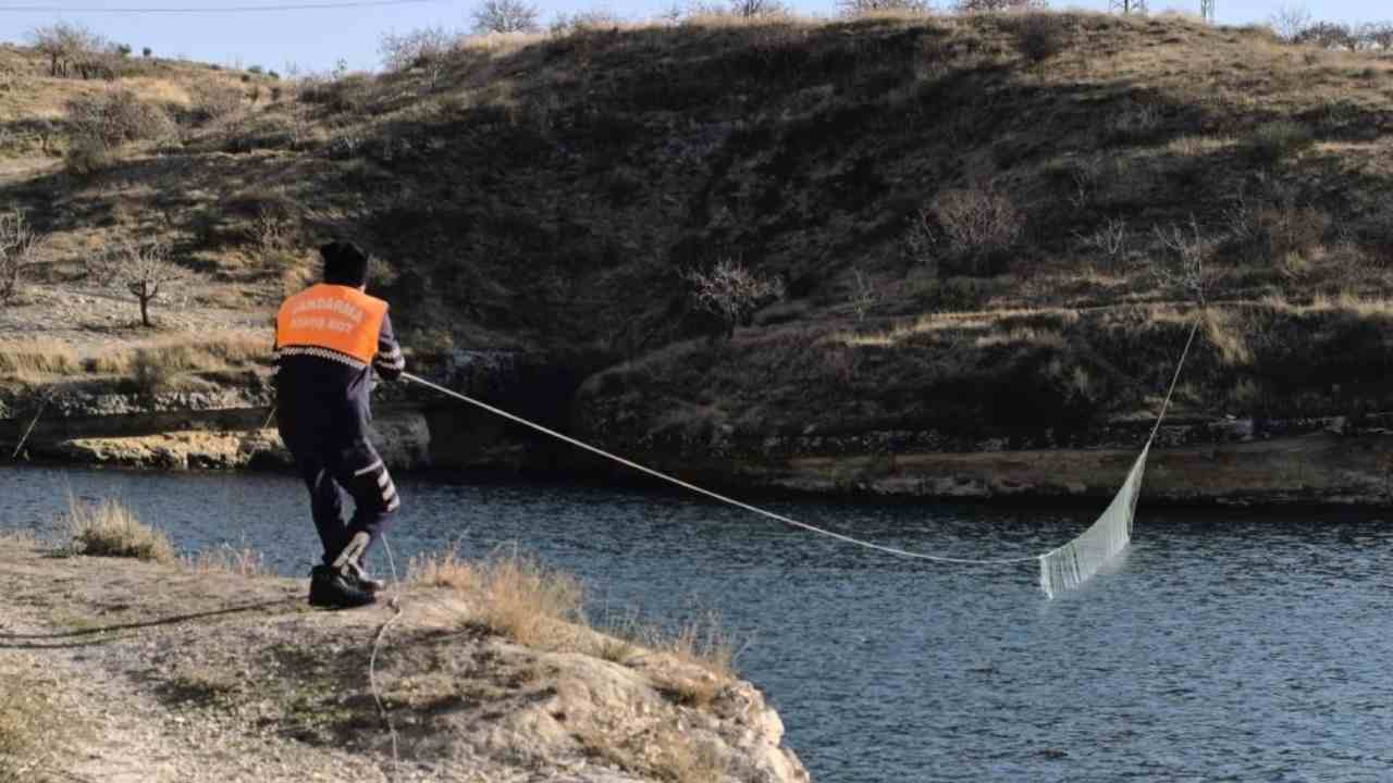Gaziantep'te ağ ile avlanma yasağına uymayan şahsı jandarma yakaladı