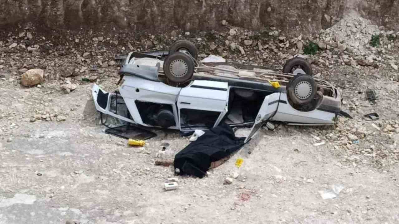 Gaziantep Kara Yolunda Otomobil 10 Metrelik Çukura Düştü: 1 ölü, 1 yaralı