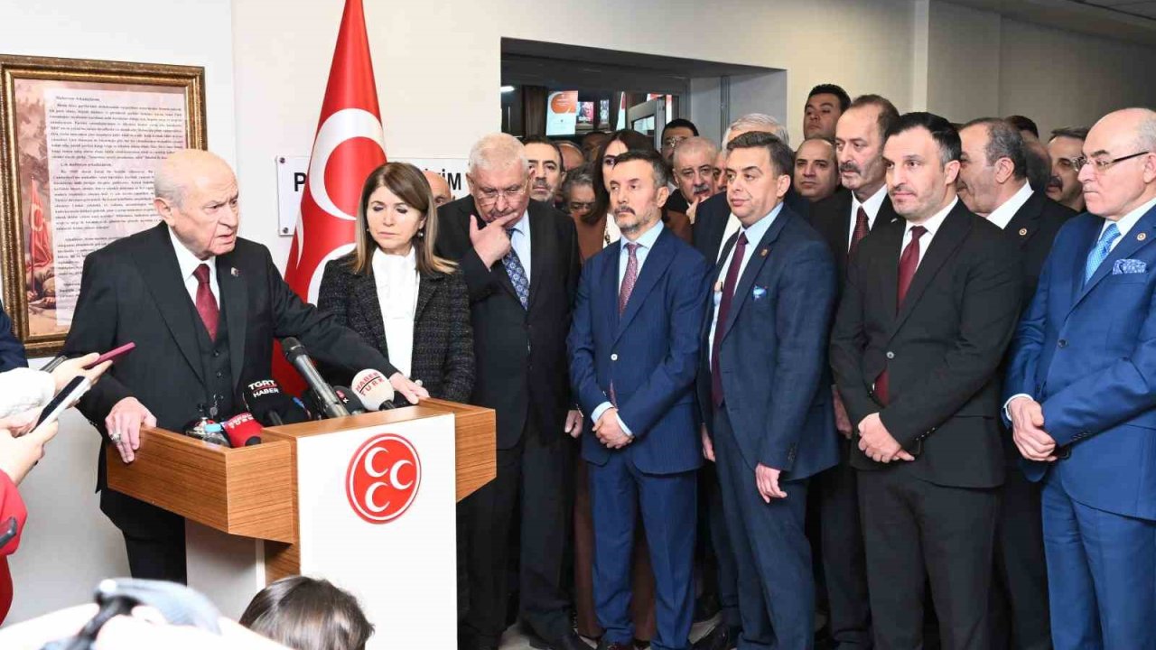 MHP Genel Başkanı Bahçeli: "İzzet Bey akademik kariyer çalışmalarına ağırlık vermek için müsaade istemişlerdir"