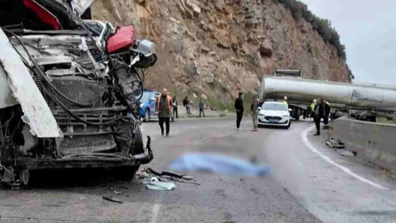 Gaziantep Nurdağı’nda Korkunç Kaza: İki Tır Kafa Kafaya Çarpıştı!