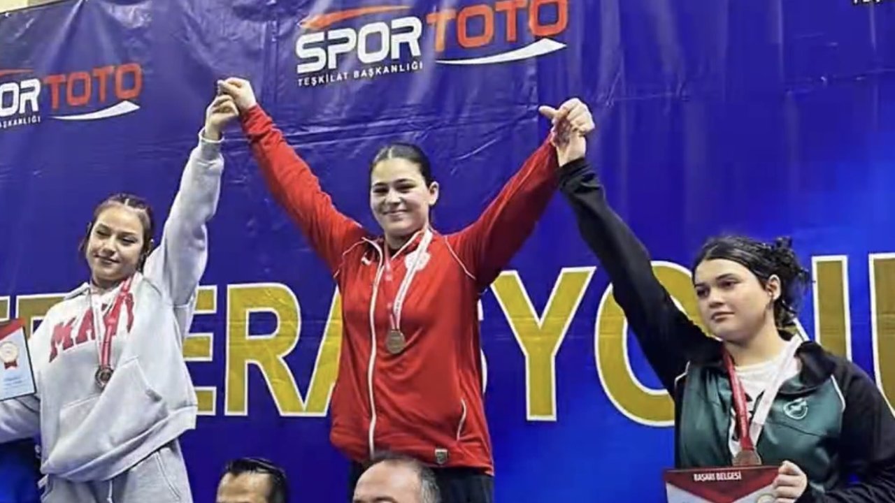 Gaziantep’ten Türkiye Şampiyonu! Ayşenur Akgün Çifte Birincilikle Zirvede