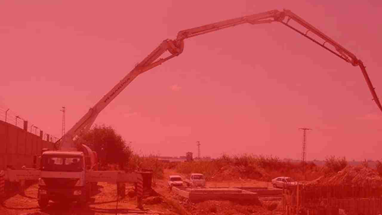 Gaziantep’te İnşaatta Dehşet Anları: Makine İşçilerin Üzerine Düştü!