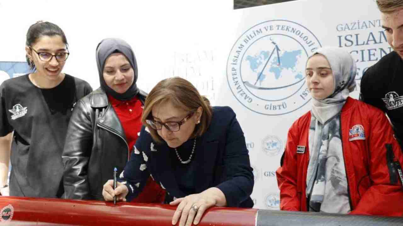 GİBTÜ teknoloji takımları Başkan Şahin’den tam not aldı