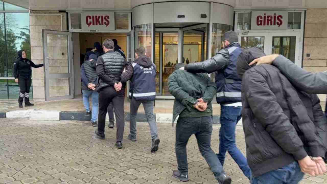 Gaziantep Dahil 13 İlde Milyonluk Araç Vurgunu Operasyonu!