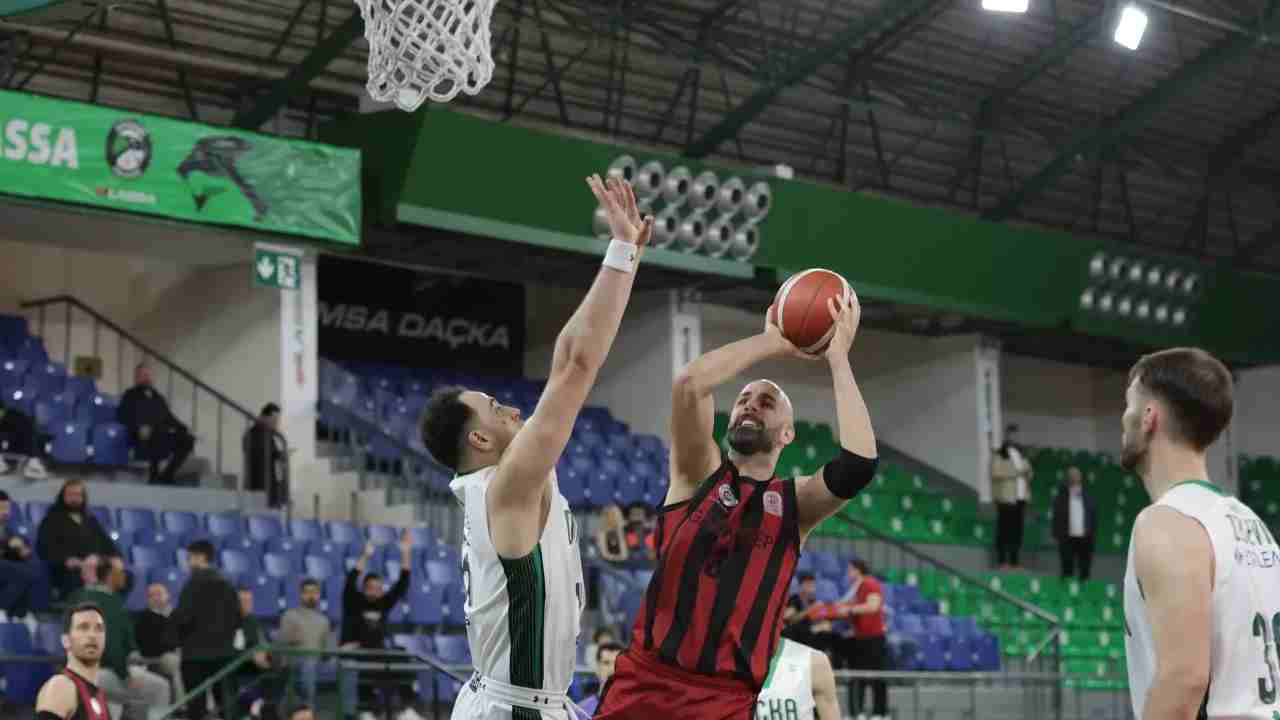 Gaziantep Basketbol deplasmanda farka koştu: Darüşşafaka’yı 101-68 mağlup etti