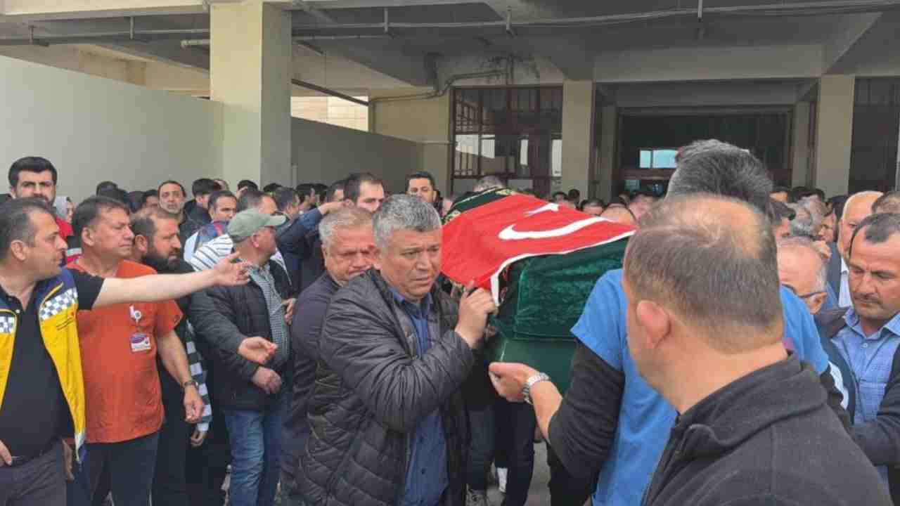 Kahramanmaraş'ta Yürek Yakan Anlar! Okul saldırısında hayatlarını kaybedenlerin cenazeleri ailelere teslim edilmeye başlandı