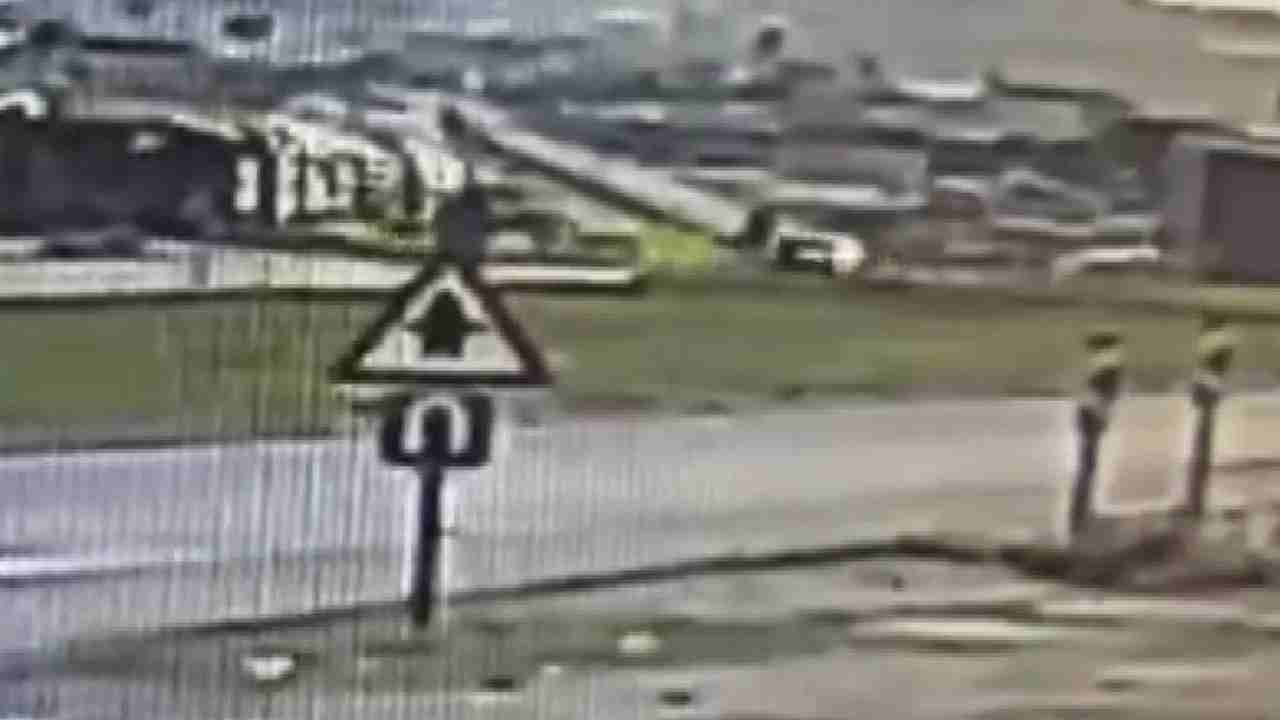 Gaziantep'te ani manevra yapan motosikletliye otomobil çarptı