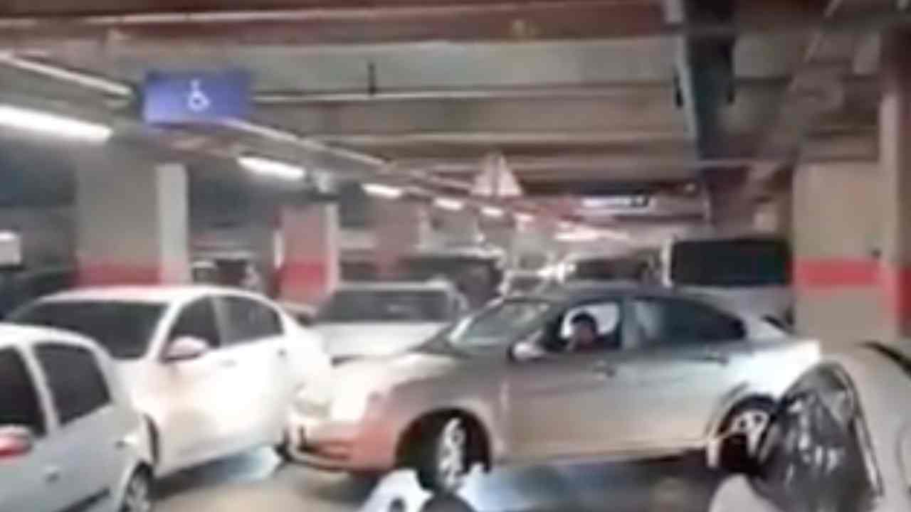 Gaziantep’te Dev AVM’de Kaos!  Yüzlerce Kişi Mahsur Kaldı...