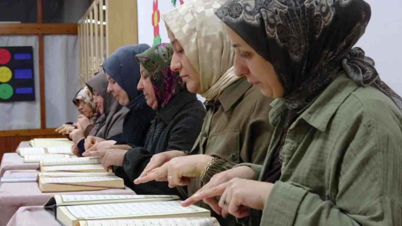 Gaziantep'te işitme engelli kadınlar işaret diliyle Kur’an-ı Kerim öğreniyor