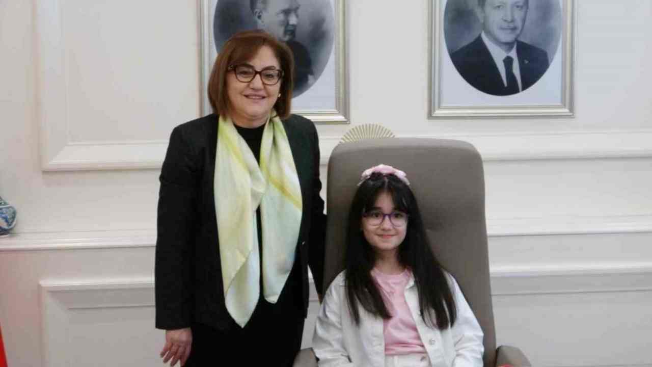 Fatma Şahin koltuğunu devretti