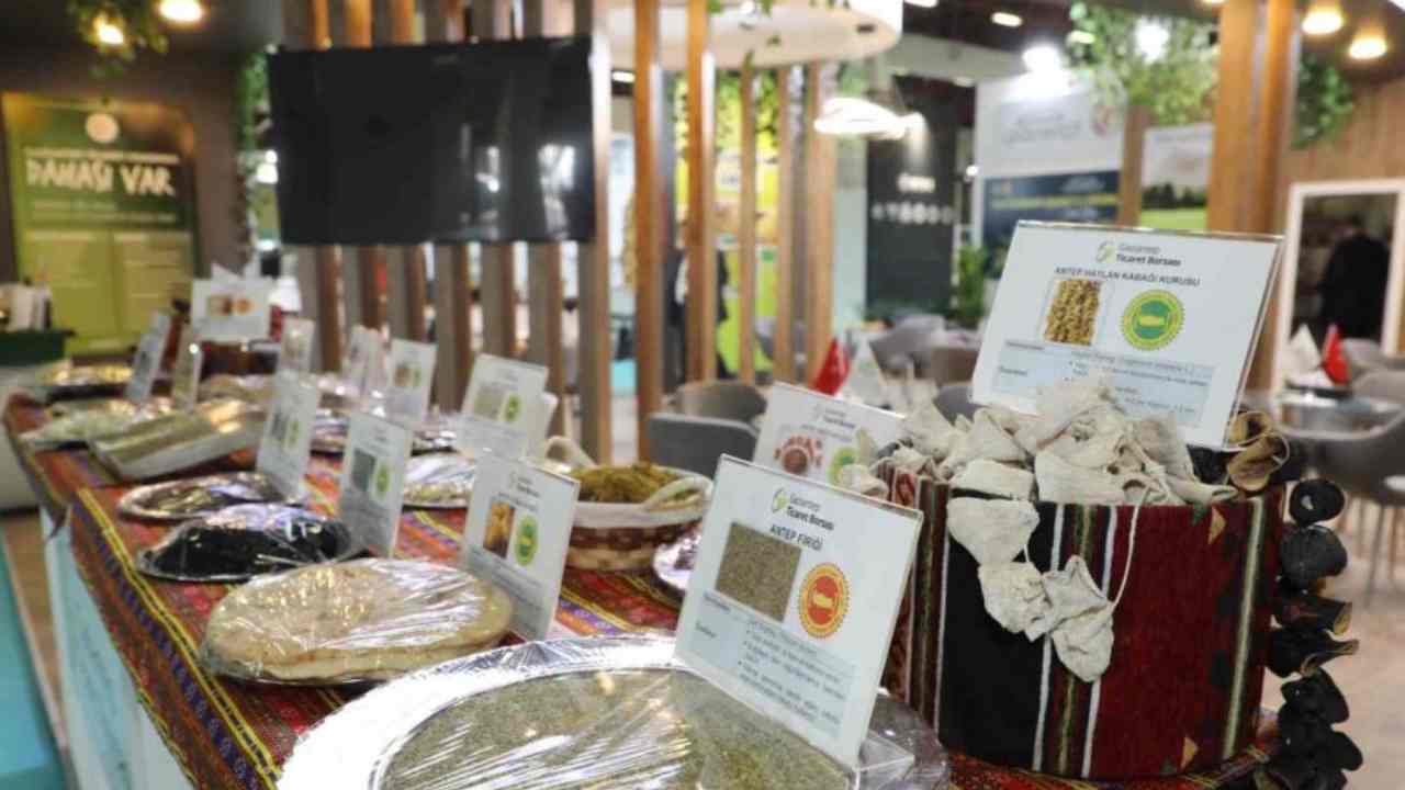 Gaziantep’in 109 coğrafi işaretli ürünü YÖREX’te gövde gösterisi yaptı