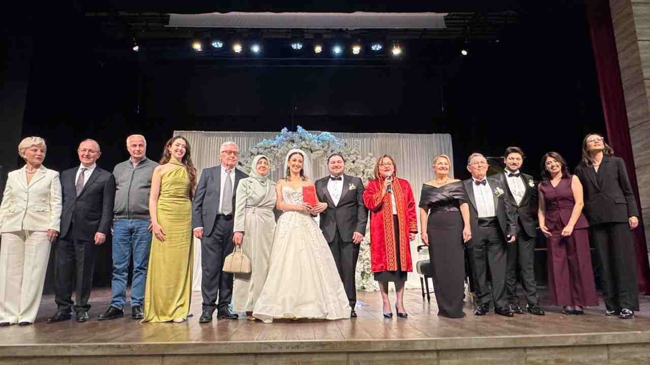 Gaziantep’te Masal Gibi Nikah: Özdede ve Şengül Ailelerinin Mutlu Günü!