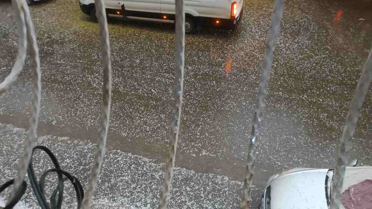 Gaziantep'te Taş Büyüklüğünde Dolu Yağıyor