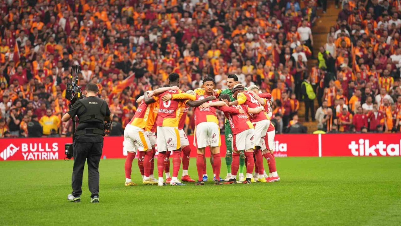 Galatasaray’da Okan Buruk'tan Büyük Hamle! 11’de 9 değişiklik