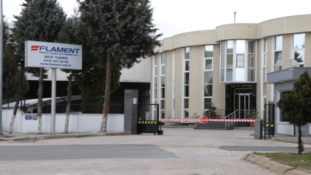 Flament Tekstil’de İşçiler Fabrikadan Çıkıp Protestoya Başladı: Haklarını Alamadıklarını İddia Ettiler