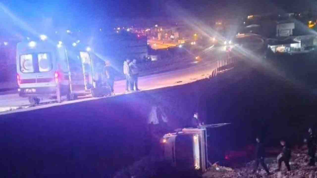 Gaziantep’te Kamyonet Şarampole Uçtu, Yaralı Var