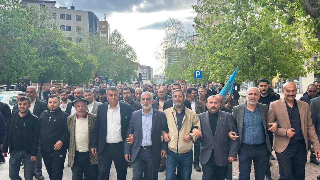 İş İnsanı Arif Melek'ten MHP'ye Hayırlı Olsun Ziyareti