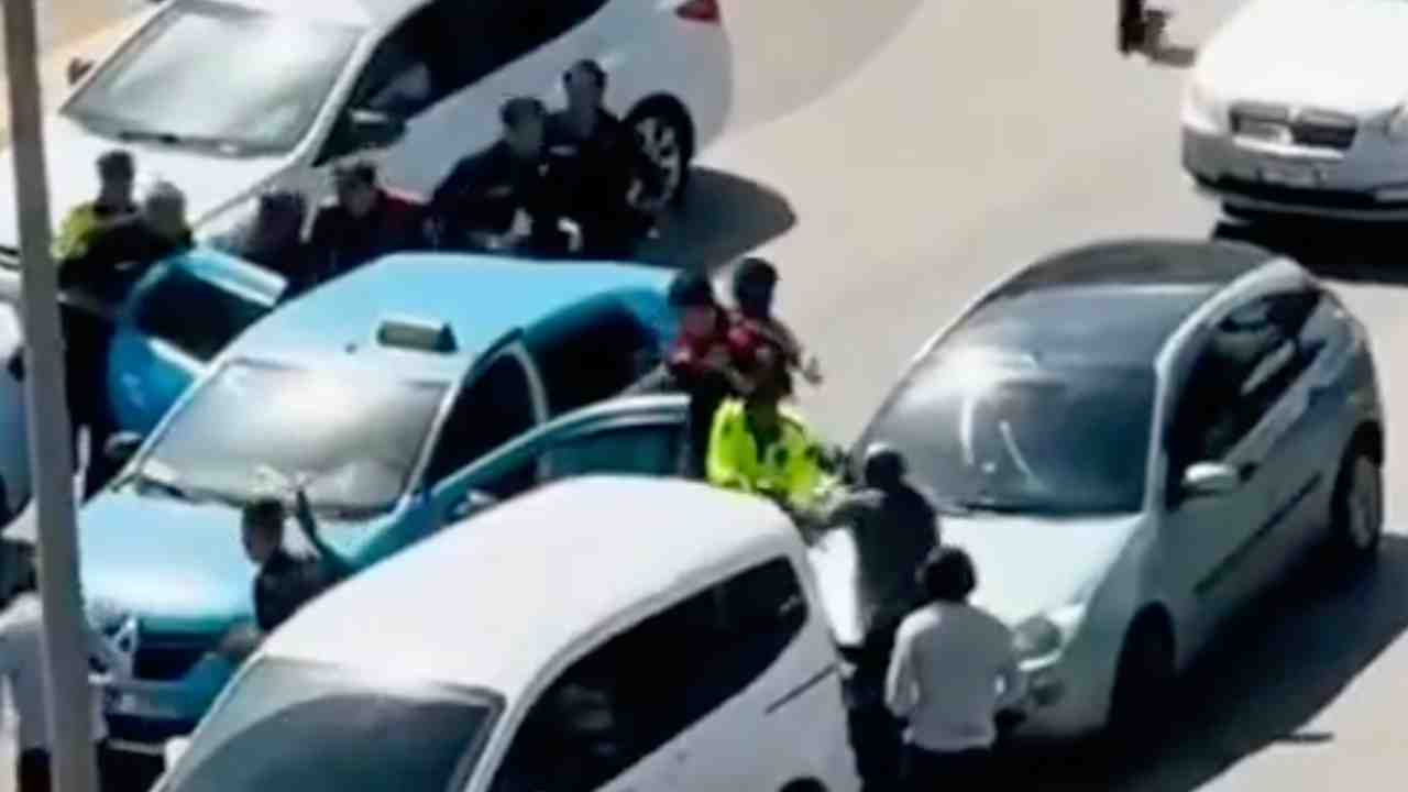 Gaziantep'te Taksiciyi Rehin Aldı! Polisle Çatıştı! Dehşet Anları Kamerada