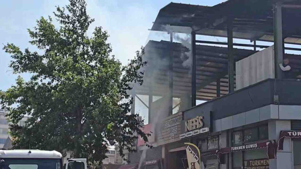 Gaziantep’te muhasebeciler çarşısı tadilatı sırasında korkutan yangın