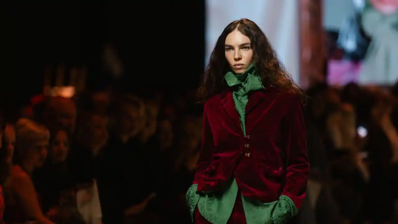 Moda Sinerjisi: Çevrim İçi Platformlar ve Uluslararası Moda Haftaları Aracılığıyla Markaları Ölçeklendirmek