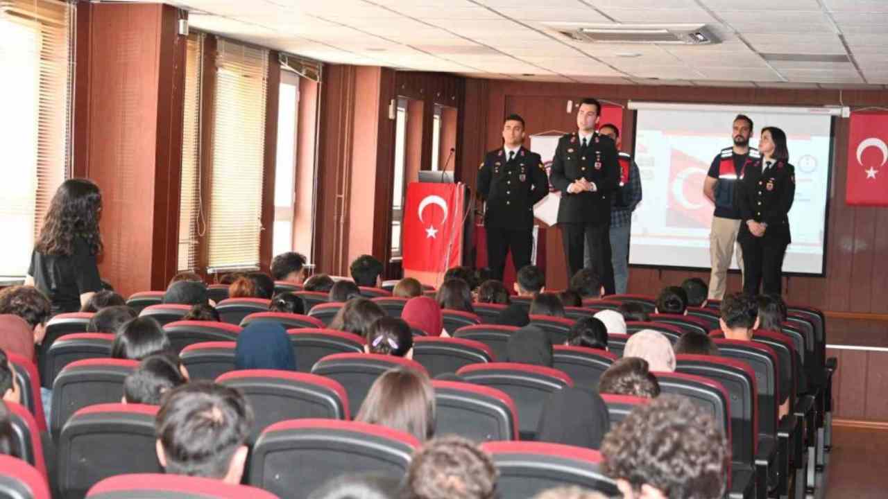 Gaziantep’te öğrencilere jandarma mesleği tanıtıldı