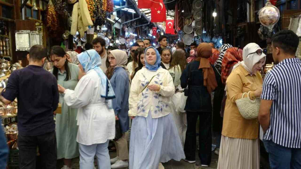 Gaziantep’te tarihi çarşılarda Kurban Bayramı hareketliliği başladı