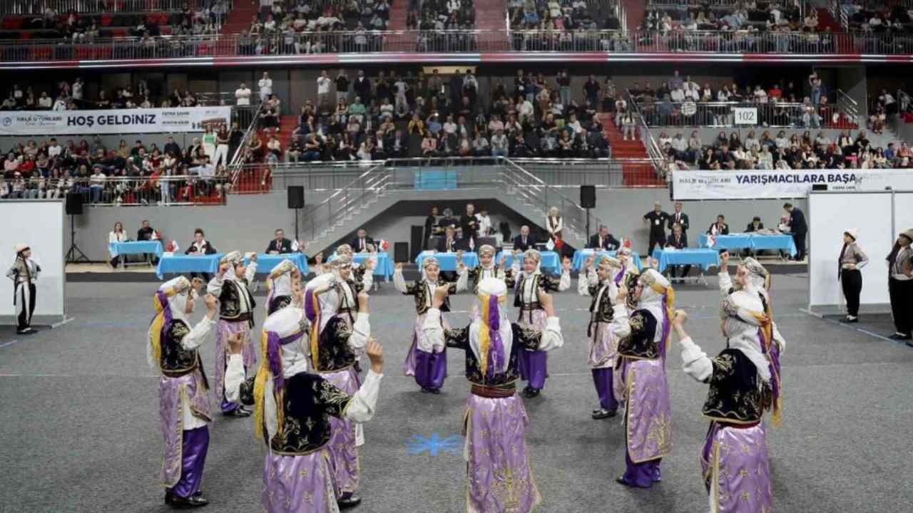 Gaziantep’te ’Türkiye Halk Oyunları Kulüpler Arası Bölge Şampiyonası’ düzenlendi