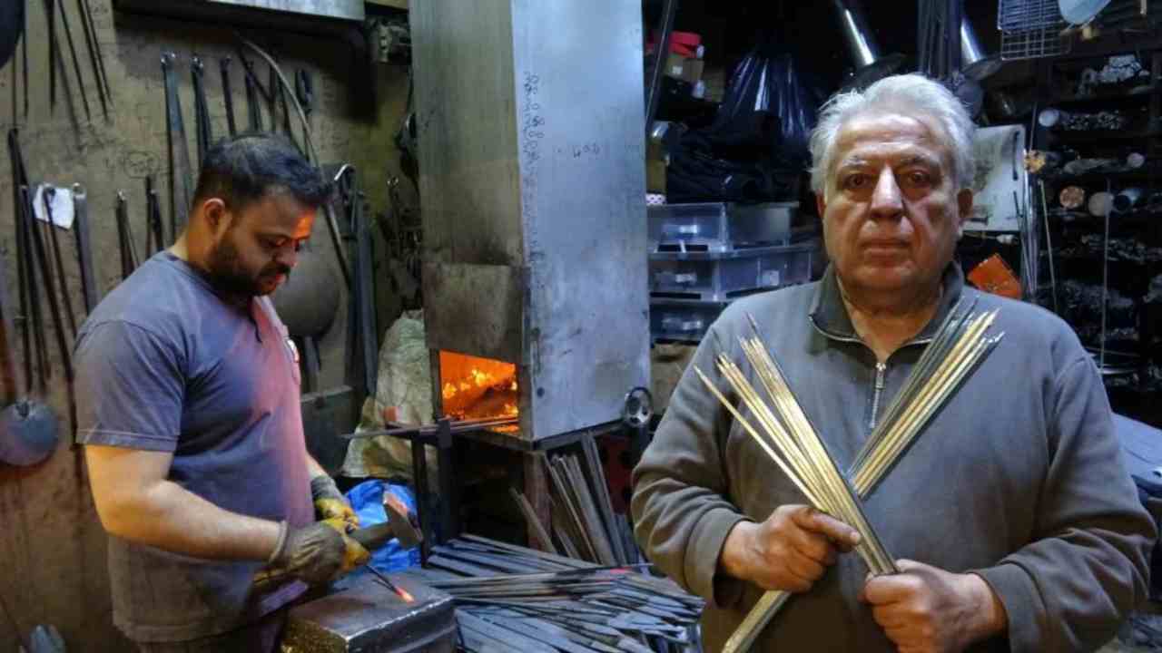 Gaziantep'te kebap şişleri bayram için hazırlanıyor