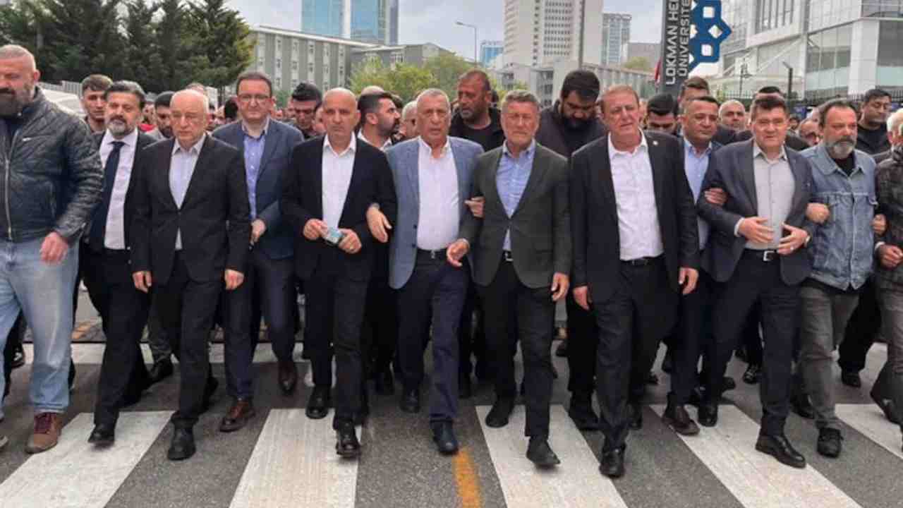 CHP Genel Merkezi’nde Sabah Krizi! Gaziantepli Vekilin de Olduğu Grup İçeri Alınmadı
