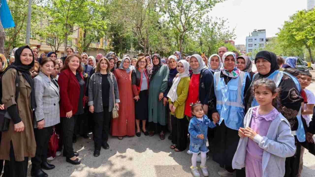 Fatma şahin, 25 Aralık mahallesi sakinleriyle bayramlaştı
