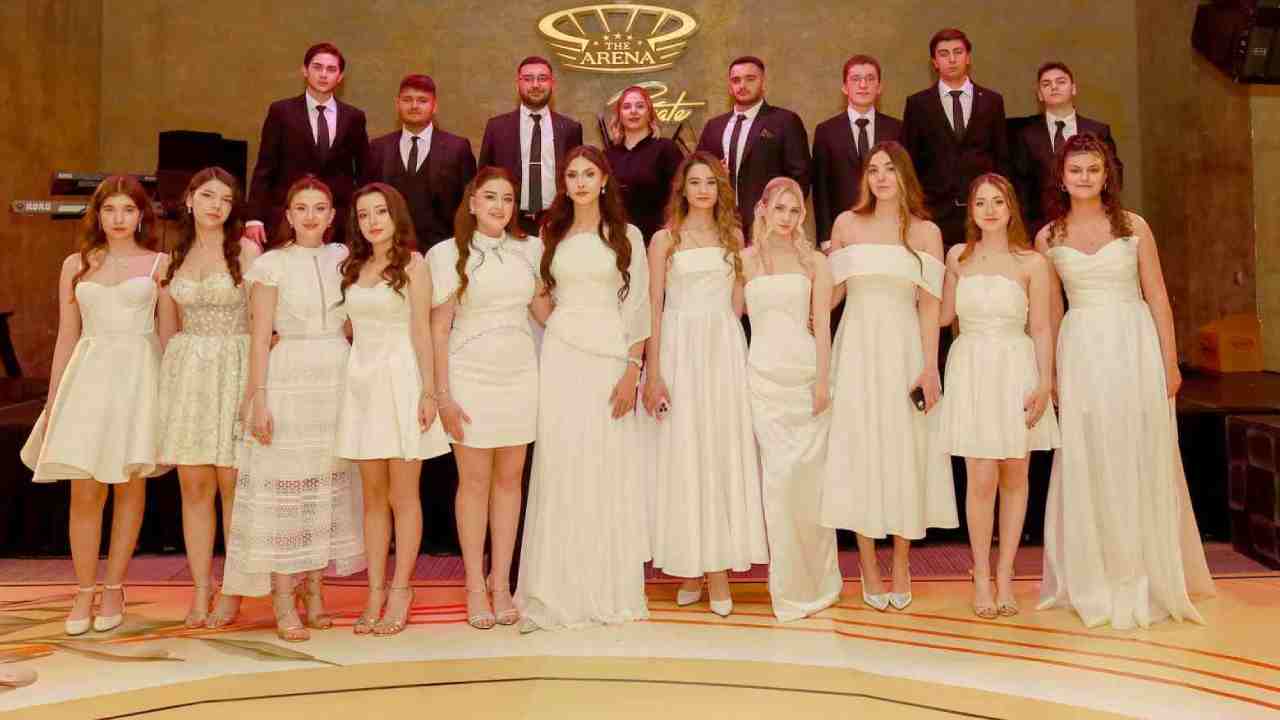 GKV 62. yıl mezunlarını unutulmaz bir baloyla uğurlandı