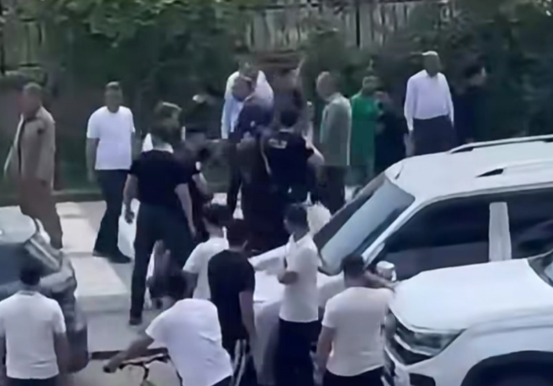 400 kişilik aile kavgasında ortalık savaş alanına döndü: 8 yaralı, 17 gözaltı