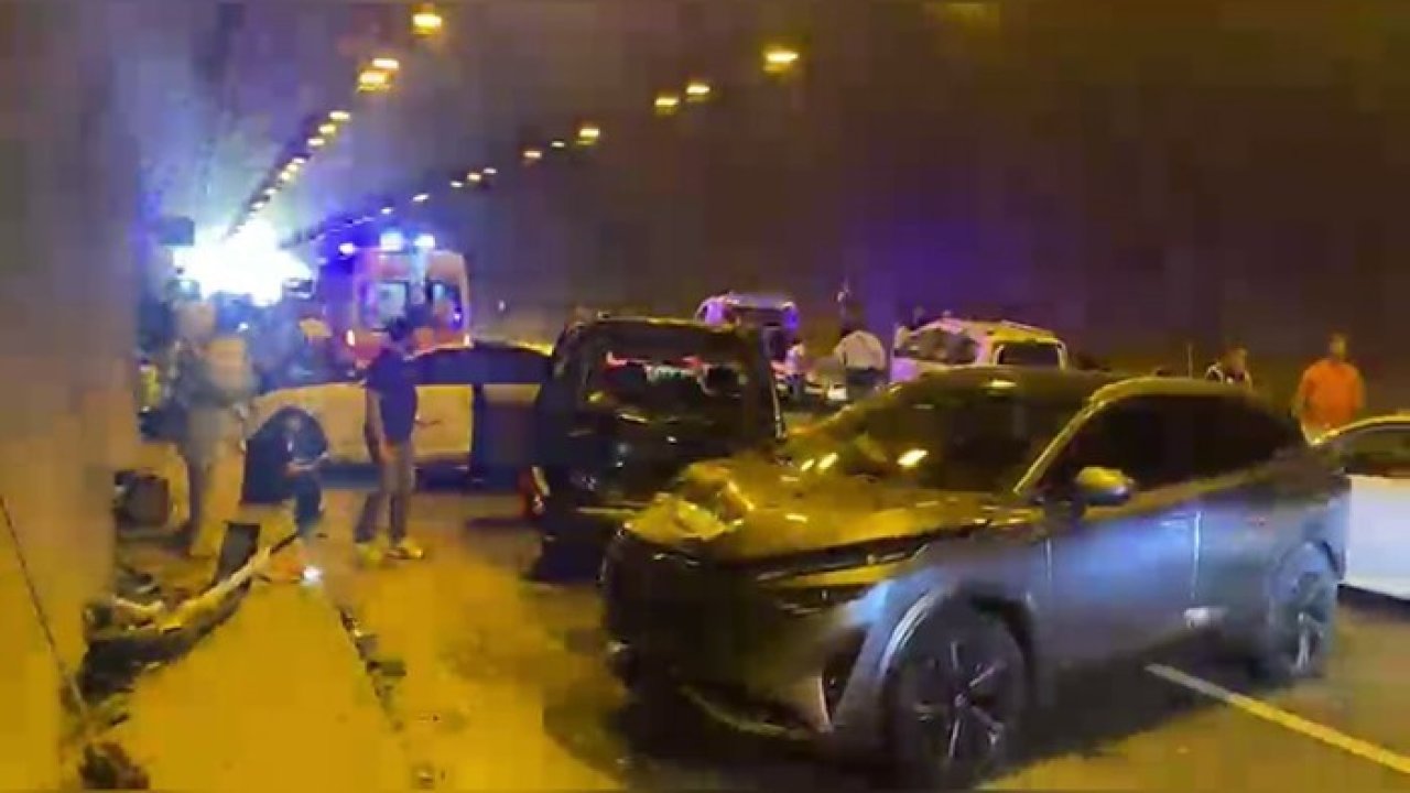 Gaziantep Otoyolu'nda 6 Araçlı Zincirleme Kaza: 2 Yaralı