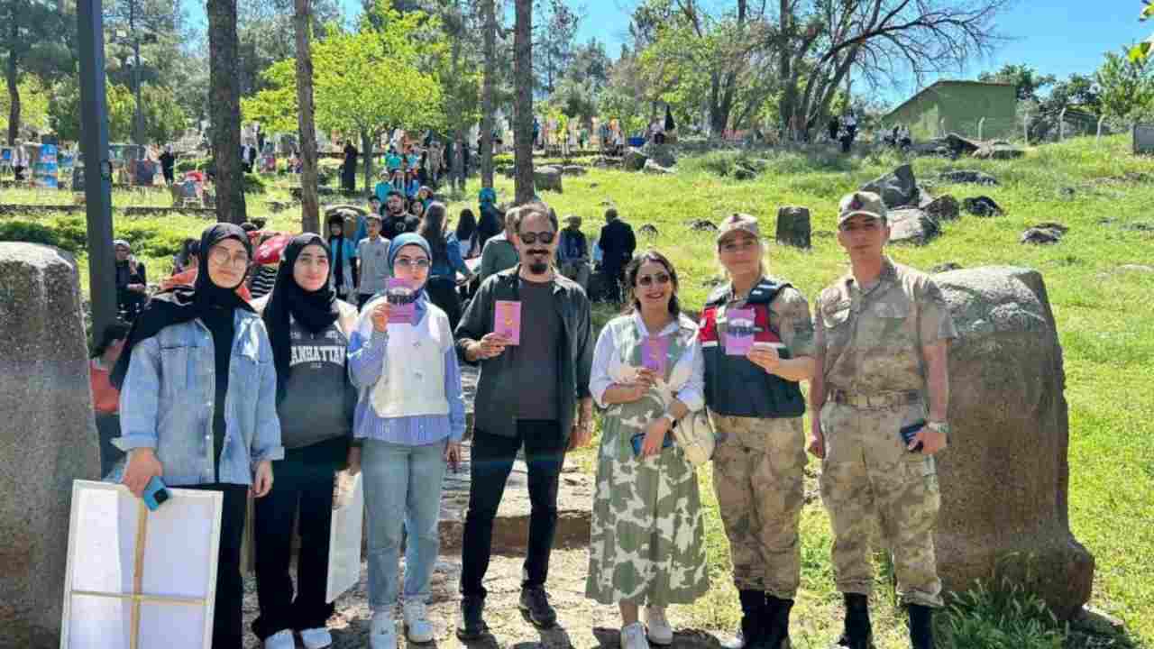 Gaziantep'te Jandarma ekipleri KADES uygulamasını tanıttı