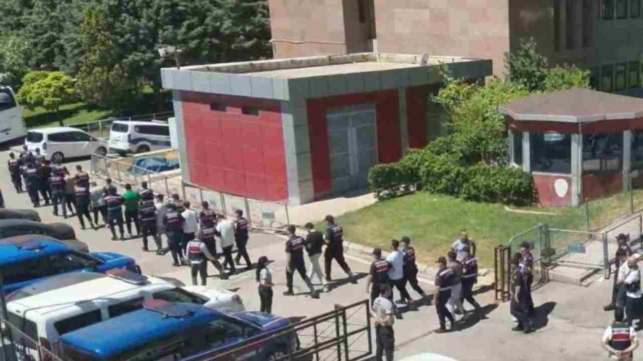 Gaziantep merkezli 13 ilde siber dolandırıcılık operasyonu: 19 tutuklama